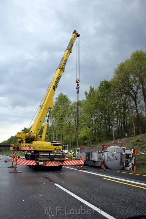 VU Gefahrgut LKW umgestuerzt A 4 Rich Koeln Hoehe AS Gummersbach P364.JPG - Miklos Laubert